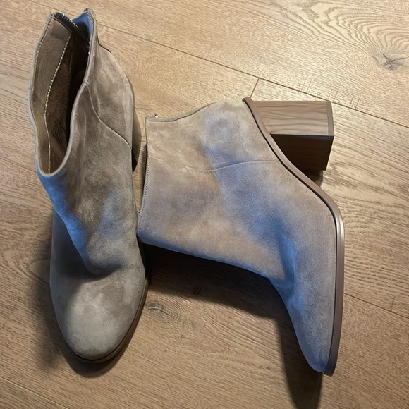 Women's Splendid Suede Ankle Boots - Picture 8 of 8